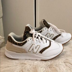 New balance leopard sneaker